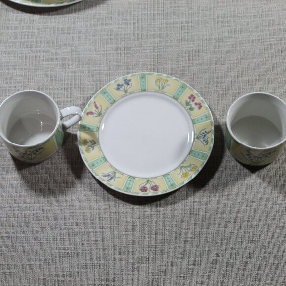 China Pearl Spring Fair Set of 3 - (2) Cups and (1) Saucer / Salad plate - Picture 1 of 7